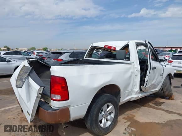 2017 Ram 1500 Tradesman z VIN 3C6JR6AG2HG721847, wystawiony jako IAAI lot #43230943 z przebiegiem 195 100 mil mil oraz . Historia ofert i sprzedaży dostępna na DreamBid. Obrazek 4.