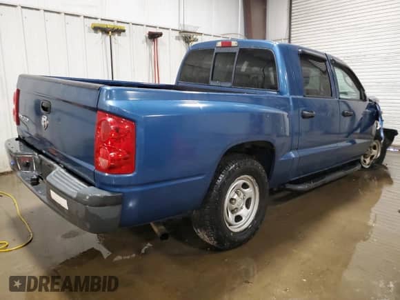 2006 Dodge Dakota ST z VIN 1D7HE28K06S598762, wystawiony jako Copart lot #55126075 z przebiegiem 175 492 mil mil oraz Szkoda całkowita • Salvage title. Historia ofert i sprzedaży dostępna na DreamBid. Obrazek 3.