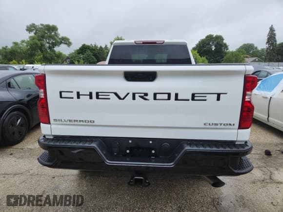✅ 2024 Chevrolet Silverado 2500HD Custom • VIN: 2GC4YME72R1211032 • Лот: 69109005. Опубликован ранее на Copart с пробегом 9 099 миль. Бесплатный доступ к архиву аукционных продаж из США и подробный отчёт об истории автомобиля на DreamBid. Изображение 6.