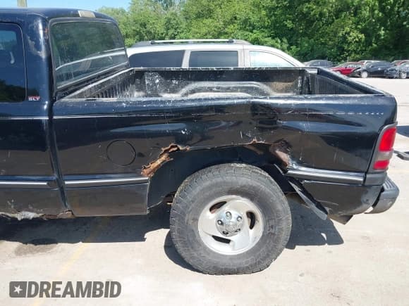 ✅ 1997 Dodge 1500 • VIN: 3B7HF13Z4VG793727 • Лот: 42231961. Опубликован ранее на IAAI с пробегом 278 240 миль. Бесплатный доступ к архиву аукционных продаж из США и подробный отчёт об истории автомобиля на DreamBid. Изображение 18.