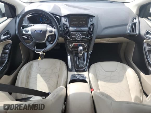 ✅ 2012 Ford Focus Electric • VIN: 1FAHP3R42CL442020 • Lot: 83999215. Wystawiony na Copart z przebiegiem 65 490 mil. Bezpłatny archiwum sprzedaży aukcyjnych z USA i szczegółowy raport historii pojazdu na DreamBid. Zdjęcie 8.