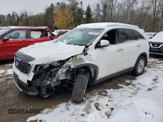 ✅ 2019 Kia Sorento LX • VIN: 5XYPGDA34KG600723 • Лот: 91804055. Опубликован ранее на Copart с пробегом 98 109 миль. Бесплатный доступ к архиву аукционных продаж из США и подробный отчёт об истории автомобиля на DreamBid. Изображение 1.