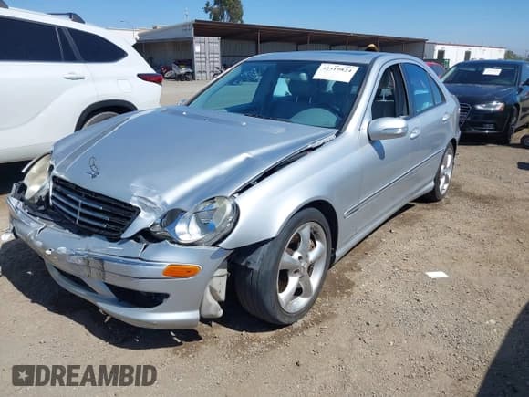 ✅ 2007 Mercedes-Benz C 230 Sport • VIN: WDBRF52H97A936689 • Lot: 42519824. Wystawiony na IAAI z przebiegiem 200 866 mil. Bezpłatny archiwum sprzedaży aukcyjnych z USA i szczegółowy raport historii pojazdu na DreamBid. Zdjęcie 2.