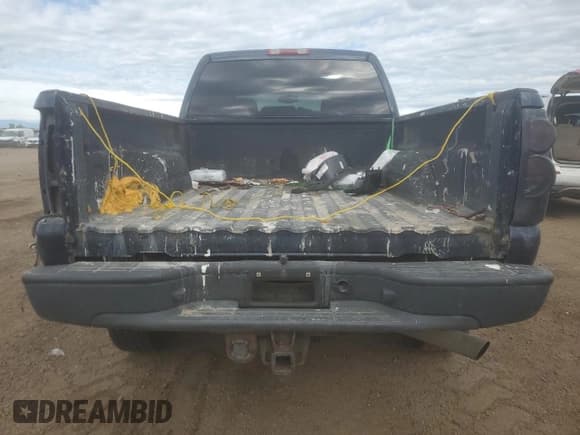 ✅ 2005 Chevrolet Silverado 2500HD LS • VIN: 1GCHK23215F913487 • Lot: 57225445. Wystawiony na Copart z przebiegiem 280 120 mil. Bezpłatny archiwum sprzedaży aukcyjnych z USA i szczegółowy raport historii pojazdu na DreamBid. Zdjęcie 6.