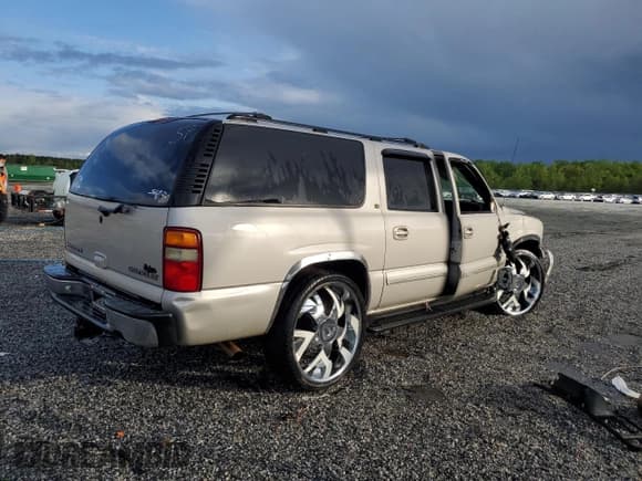 ✅ 2004 Chevrolet Suburban LT • VIN: 1GNEC16Z24J118695 • Лот: 52744505. Опубликован ранее на Copart с пробегом 306 940 миль. Бесплатный доступ к архиву аукционных продаж из США и подробный отчёт об истории автомобиля на DreamBid. Изображение 3.