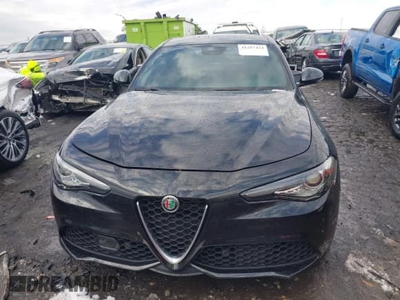 ✅ 2022 Alfa Romeo Giulia Veloce • VIN: ZARFAMBN7N7666400 • Lot: 41287424. Wystawiony na IAAI z przebiegiem 9 127 mil. Bezpłatny archiwum sprzedaży aukcyjnych z USA i szczegółowy raport historii pojazdu na DreamBid. Zdjęcie 12.