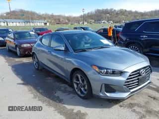 ✅ 2019 Hyundai Veloster 2.0 • VIN: KMHTG6AF8KU010975 • Lot: 41858108. Wystawiony na IAAI z przebiegiem 56 515 mil mil. Skorzystaj z bezpłatnego archiwum sprzedaży aukcyjnych z USA i zobacz szczegółowy raport historii pojazdu na DreamBid. Zdjęcie 1.