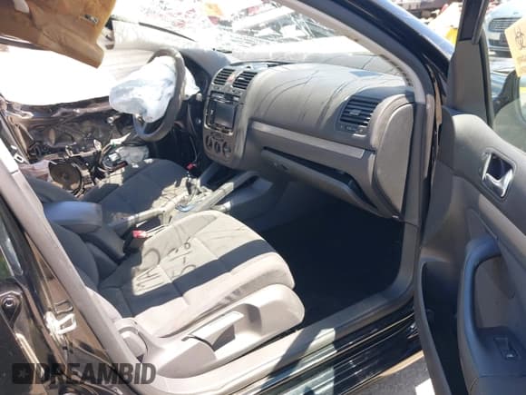 ✅ 2009 Volkswagen Rabbit S • VIN: WVWDA71K09W126439 • Lot: 42258490. Listed on IAAI with Not provided. Free auction sales archive from the USA and detailed vehicle history report at DreamBid. Image 5.