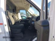 ✅ 2017 Ram ProMaster Cargo • VIN: 3C6TRVAGXHE500382 • Lot: 43332109. Wystawiony na IAAI z przebiegiem 123 790 mil. Bezpłatny archiwum sprzedaży aukcyjnych z USA i szczegółowy raport historii pojazdu na DreamBid. Zdjęcie 5.
