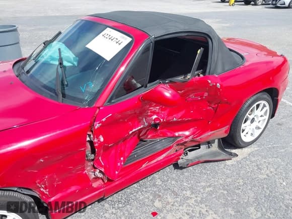 ✅ 2000 Mazda MX-5 Miata • VIN: JM1NB3536Y0146578 • Lot: 42244744. Listed on IAAI with Not provided. Free auction sales archive from the USA and detailed vehicle history report at DreamBid. Image 6.