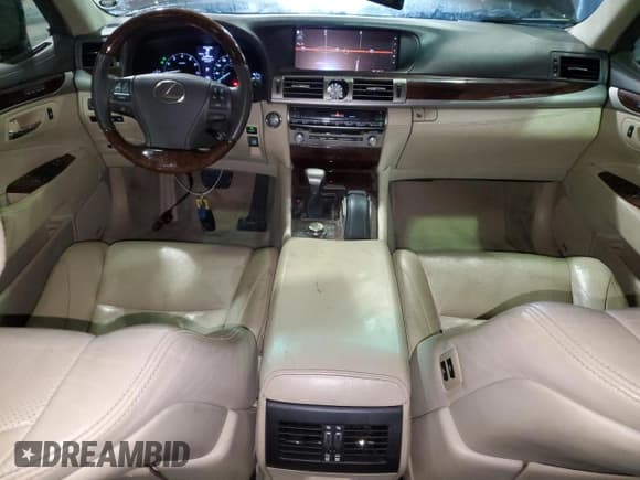 ✅ 2016 Lexus LS 460 • VIN: JTHBL5EF0G5141754 • Lot: 47941885. Wystawiony na Copart z przebiegiem 137 681 mil. Bezpłatny archiwum sprzedaży aukcyjnych z USA i szczegółowy raport historii pojazdu na DreamBid. Zdjęcie 8.