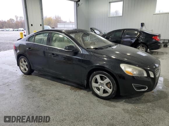 ✅ 2013 Volvo S60 T5 Premier • VIN: YV1612FS5D2187476 • Лот: 90112445. Опубликован ранее на Copart с пробегом 125 795 миль. Бесплатный доступ к архиву аукционных продаж из США и подробный отчёт об истории автомобиля на DreamBid. Изображение 4.