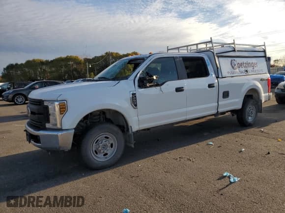 ✅ 2019 Ford F-250 XL • VIN: 1FT7W2B64KEF40435 • Lot: 89894605. Wystawiony na Copart z przebiegiem 209 176 mil. Bezpłatny archiwum sprzedaży aukcyjnych z USA i szczegółowy raport historii pojazdu na DreamBid. Zdjęcie 1.