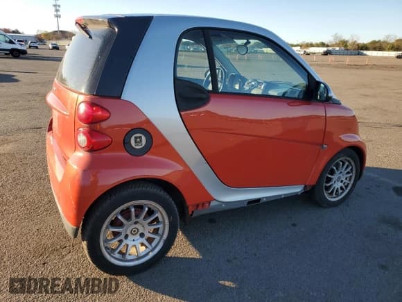 ✅ 2008 Smart fortwo Pure • VIN: WMEEJ31X98K170343 • Lot: 92353455. Wystawiony na Copart z przebiegiem 89 842 mil. Bezpłatny archiwum sprzedaży aukcyjnych z USA i szczegółowy raport historii pojazdu na DreamBid. Zdjęcie 3.