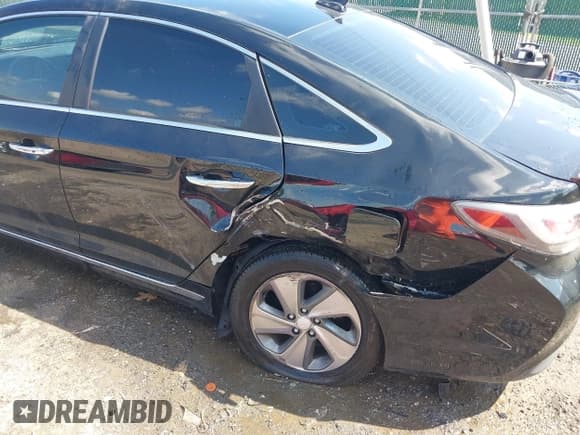 ✅ 2016 Hyundai Sonata • VIN: KMHE14L2XGA024782 • Лот: 42388805. Опубликован ранее на IAAI с пробегом 99 458 миль. Бесплатный доступ к архиву аукционных продаж из США и подробный отчёт об истории автомобиля на DreamBid. Изображение 18.