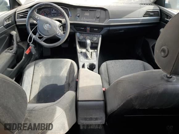 ✅ 2019 Volkswagen Jetta S • VIN: 3VWC57BU0KM124046 • Лот: 50142725. Опубликован ранее на Copart с пробегом 77 570 миль. Бесплатный доступ к архиву аукционных продаж из США и подробный отчёт об истории автомобиля на DreamBid. Изображение 8.