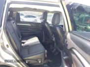 ✅ 2015 Toyota Highlander LE • VIN: 5TDBKRFH9FS163594 • Lot: 42869273. Wystawiony na IAAI z przebiegiem 117 855 mil. Bezpłatny archiwum sprzedaży aukcyjnych z USA i szczegółowy raport historii pojazdu na DreamBid. Zdjęcie 8.