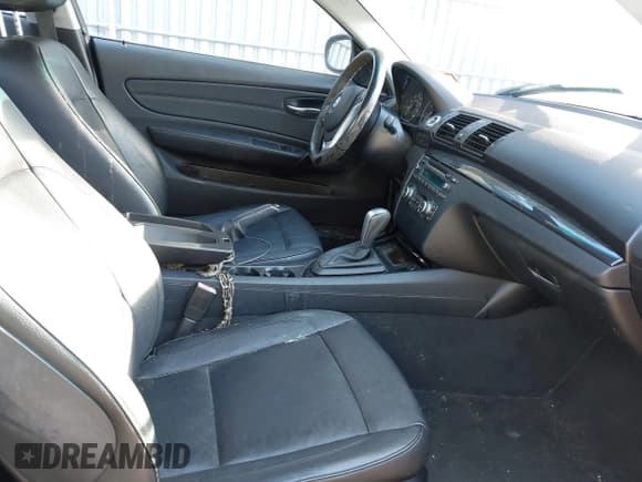 ✅ 2013 BMW 1 Series 128i • VIN: WBAUP9C52DVS94371 • Lot: 43637948. Wystawiony na IAAI z przebiegiem 135 754 mil. Bezpłatny archiwum sprzedaży aukcyjnych z USA i szczegółowy raport historii pojazdu na DreamBid. Zdjęcie 5.