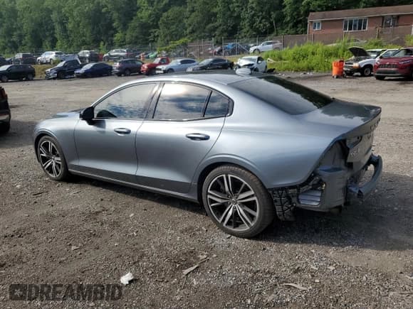 ✅ 2019 Volvo S60 R-Design • VIN: 7JRA22TM3KG017377 • Лот: 65510085. Опубликован ранее на Copart с пробегом 82 330 миль. Бесплатный доступ к архиву аукционных продаж из США и подробный отчёт об истории автомобиля на DreamBid. Изображение 2.