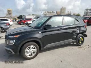 2024 Hyundai Venue SE с VIN KMHRB8A34RU319198, выставлен на аукционе Copart как лот 63039265 с пробегом 4 614 миль миль и Списание • Salvage title. История ставок и продаж доступна на DreamBid. Изображение 1.