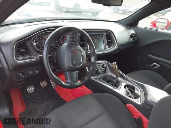 ✅ 2015 Dodge Challenger R/T • VIN: 2C3CDZAT9FH914013 • Lot: 43288641. Wystawiony na IAAI z przebiegiem 61 922 mil. Bezpłatny archiwum sprzedaży aukcyjnych z USA i szczegółowy raport historii pojazdu na DreamBid. Zdjęcie 18.