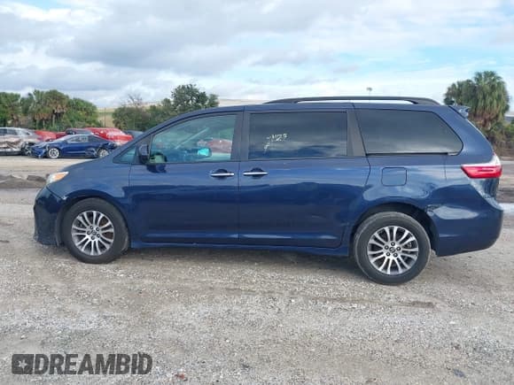 ✅ 2019 Toyota Sienna Limited • VIN: 5TDYZ3DC9KS983579 • Lot: 43839654. Listed on IAAI with 209,573 mi. Free auction sales archive from the USA and detailed vehicle history report at DreamBid. Image 14.