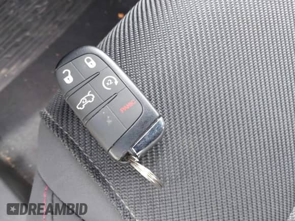 2024 Dodge Hornet R/T z VIN ZACPDFCW9R3A16217, wystawiony jako IAAI lot #42589754 z przebiegiem 14 484 mil mil oraz . Historia ofert i sprzedaży dostępna na DreamBid. Obrazek 11.