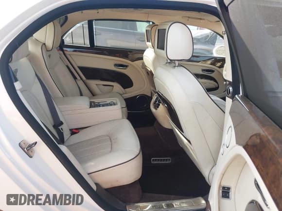 ✅ 2014 Bentley Mulsanne • VIN: SCBBB7ZH3EC018795 • Lot: 42435333. Wystawiony na IAAI z przebiegiem 137 956 mil. Bezpłatny archiwum sprzedaży aukcyjnych z USA i szczegółowy raport historii pojazdu na DreamBid. Zdjęcie 8.