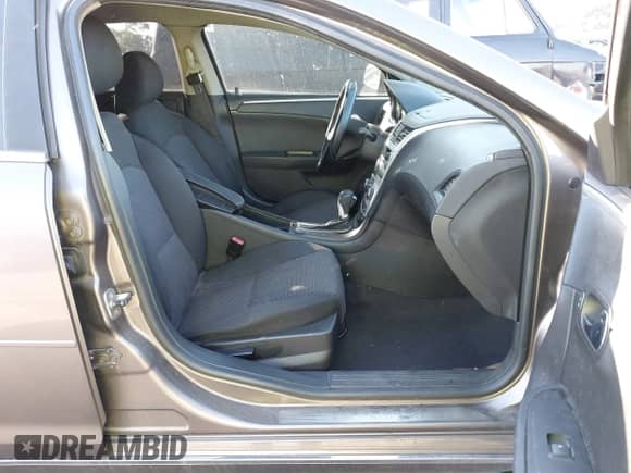 2011 Chevrolet Malibu 1LT z VIN 1G1ZC5E16BF382301, wystawiony jako IAAI lot #43587315 z przebiegiem 199 114 mil mil oraz . Historia ofert i sprzedaży dostępna na DreamBid. Obrazek 5.