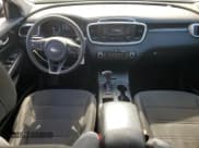 ✅ 2017 Kia Sorento LX • VIN: 5XYPGDA50HG326298 • Lot: 81897645. Wystawiony na Copart z przebiegiem 163 929 mil. Bezpłatny archiwum sprzedaży aukcyjnych z USA i szczegółowy raport historii pojazdu na DreamBid. Zdjęcie 8.