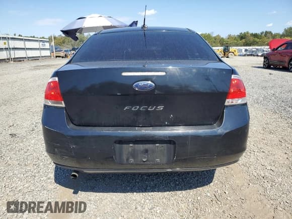 ✅ 2011 Ford Focus S • VIN: 1FAHP3EN0BW139734 • Лот: 71111475. Опубликован ранее на Copart с пробегом 188 695 миль. Бесплатный доступ к архиву аукционных продаж из США и подробный отчёт об истории автомобиля на DreamBid. Изображение 6.