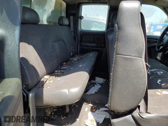 ✅ 2001 Chevrolet Silverado 2500HD LS • VIN: 1GCHK29U81E232882 • Lot: 59601115. Wystawiony na Copart z przebiegiem Nie podano. Bezpłatny archiwum sprzedaży aukcyjnych z USA i szczegółowy raport historii pojazdu na DreamBid. Zdjęcie 10.