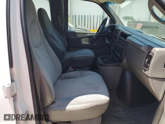 2007 Chevrolet Express Passenger с VIN 1GAHG39U271246650, выставлен на аукционе Copart как лот 63053985 с пробегом 190 236 миль миль и Списание • Salvage title. История ставок и продаж доступна на DreamBid. Изображение 7.