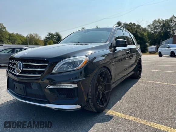 ✅ 2013 Mercedes-Benz M 63 AMG • VIN: 4JGDA7EB5DA138680 • Lot: 71911724. Wystawiony na Copart z przebiegiem 138 526 mil. Bezpłatny archiwum sprzedaży aukcyjnych z USA i szczegółowy raport historii pojazdu na DreamBid. Zdjęcie 1.