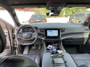 ✅ 2024 Jeep Wagoneer Series II • VIN: 1C4SJRBPXRS137078 • Лот: 95067855. Опубликован ранее на Copart с пробегом 20 725 миль. Бесплатный доступ к архиву аукционных продаж из США и подробный отчёт об истории автомобиля на DreamBid. Изображение 9.