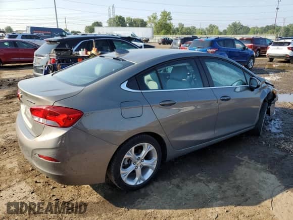 ✅ 2019 Chevrolet Cruze Premier • VIN: 1G1BF5SM5K7122263 • Lot: 68767175. Wystawiony na Copart z przebiegiem 31 342 mil mil. Skorzystaj z bezpłatnego archiwum sprzedaży aukcyjnych z USA i zobacz szczegółowy raport historii pojazdu na DreamBid. Zdjęcie 3.