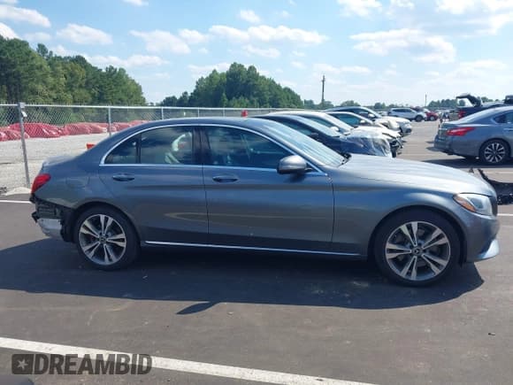✅ 2018 Mercedes-Benz C 300 • VIN: 55SWF4KB8JU280931 • Lot: 43148785. Wystawiony na IAAI z przebiegiem 96 157 mil. Bezpłatny archiwum sprzedaży aukcyjnych z USA i szczegółowy raport historii pojazdu na DreamBid. Zdjęcie 14.