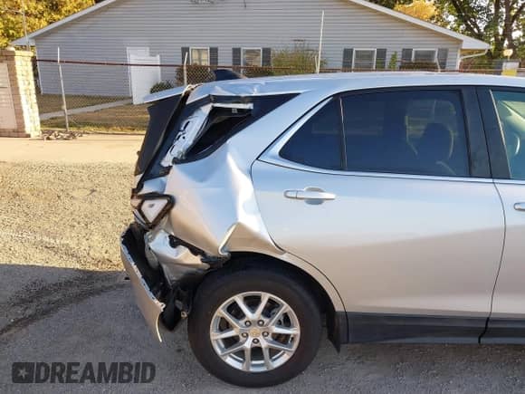 2022 Chevrolet Equinox LT z VIN 3GNAXKEV5NL253607, wystawiony jako IAAI lot #43227377 z przebiegiem 37 421 mil mil oraz . Historia ofert i sprzedaży dostępna na DreamBid. Obrazek 17.