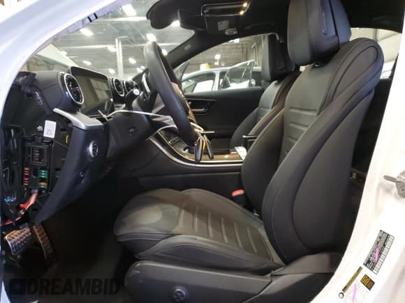 ✅ 2023 Mercedes-Benz C 300 • VIN: W1KAF4HB3PR136909 • Lot: 49948144. Wystawiony na Copart z przebiegiem 5 003 mil. Bezpłatny archiwum sprzedaży aukcyjnych z USA i szczegółowy raport historii pojazdu na DreamBid. Zdjęcie 7.