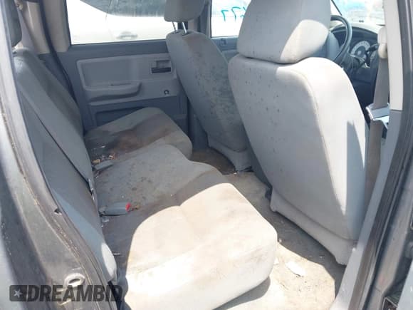 ✅ 2005 Dodge Dakota ST • VIN: 1D7HE28K75S194002 • Lot: 42562677. Wystawiony na IAAI z przebiegiem 139 060 mil. Bezpłatny archiwum sprzedaży aukcyjnych z USA i szczegółowy raport historii pojazdu na DreamBid. Zdjęcie 8.