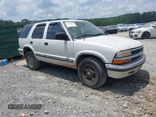 ✅ 1999 Chevrolet Blazer LT • VIN: 1GNDT13W3X2214016 • Lot: 42596328. Wystawiony na IAAI z przebiegiem 179 837 mil. Bezpłatny archiwum sprzedaży aukcyjnych z USA i szczegółowy raport historii pojazdu na DreamBid. Zdjęcie 1.