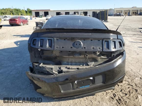 ✅ 2014 Ford Mustang GT • VIN: 1ZVBP8CFXE5263073 • Lot: 70491445. Wystawiony na Copart z przebiegiem 119 561 mil. Bezpłatny archiwum sprzedaży aukcyjnych z USA i szczegółowy raport historii pojazdu na DreamBid. Zdjęcie 6.