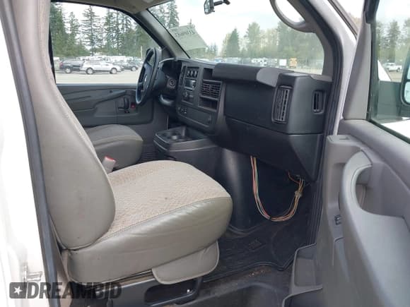 ✅ 2012 Chevrolet Express Passenger 1LT • VIN: 1GAZGYFG6C1166682 • Lot: 43309683. Listed on IAAI with 49,181 mi. Free auction sales archive from the USA and detailed vehicle history report at DreamBid. Image 5.