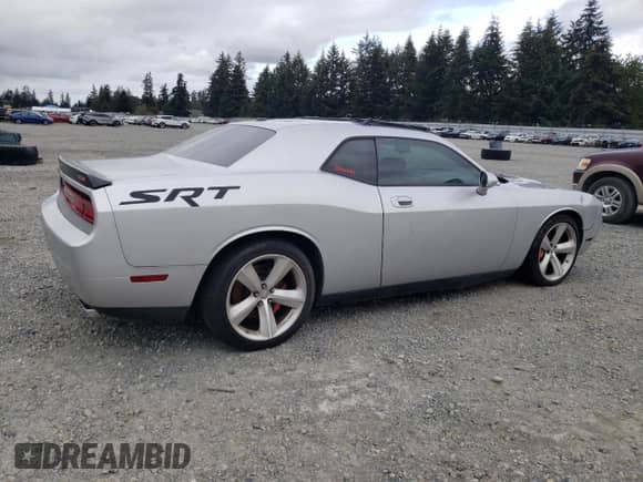 2010 Dodge Challenger SRT-8 z VIN 2B3CJ7DW7AH270018, wystawiony jako Copart lot #72088594 z przebiegiem Nie podano mil oraz Szkoda całkowita • Salvage title. Historia ofert i sprzedaży dostępna na DreamBid. Obrazek 3.