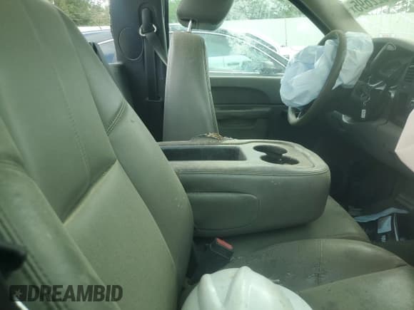 ✅ 2011 Chevrolet Silverado 2500HD Work Truck • VIN: 1GC0CVCG9BF217284 • Lot: 50622695. Wystawiony na Copart z przebiegiem Nie podano. Bezpłatny archiwum sprzedaży aukcyjnych z USA i szczegółowy raport historii pojazdu na DreamBid. Zdjęcie 10.