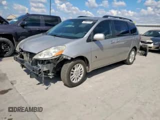 2010 Toyota Sienna XLE с VIN 5TDYK4CC9AS342491, выставлен на аукционе Copart как лот 84887455 с пробегом 241 451 миль миль и Списание • Salvage title. История ставок и продаж доступна на DreamBid. Изображение 1.
