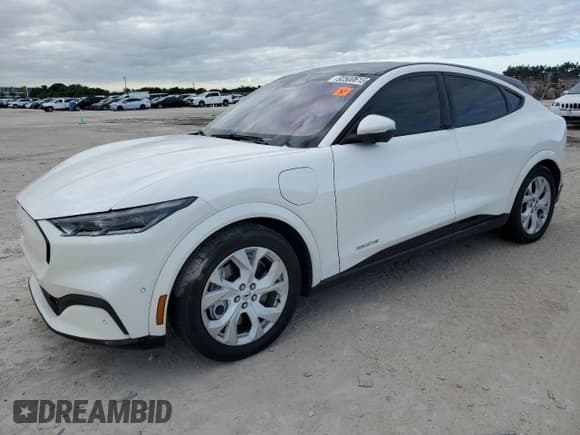 ✅ 2022 Ford Mustang Mach-E Premium • VIN: 3FMTK3RM5NMA26611 • Лот: 92500615. Опубликован ранее на Copart с пробегом 67 376 миль. Бесплатный доступ к архиву аукционных продаж из США и подробный отчёт об истории автомобиля на DreamBid. Изображение 1.