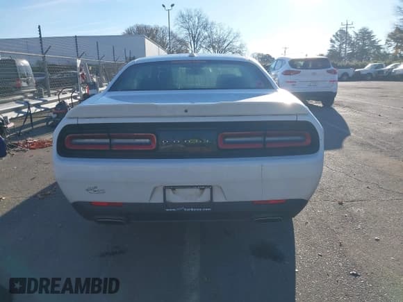 ✅ 2018 Dodge Challenger SXT Plus • VIN: 2C3CDZAG0JH219995 • Lot: 43752117. Listed on IAAI with 110,106 mi. Free auction sales archive from the USA and detailed vehicle history report at DreamBid. Image 16.