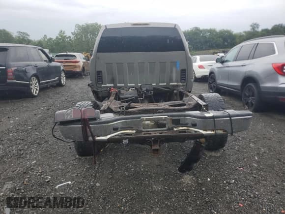 ✅ 2006 Chevrolet Silverado 2500HD LT2 • VIN: 1GCHK23U86F134204 • Lot: 68744365. Wystawiony na Copart z przebiegiem 203 046 mil. Bezpłatny archiwum sprzedaży aukcyjnych z USA i szczegółowy raport historii pojazdu na DreamBid. Zdjęcie 6.