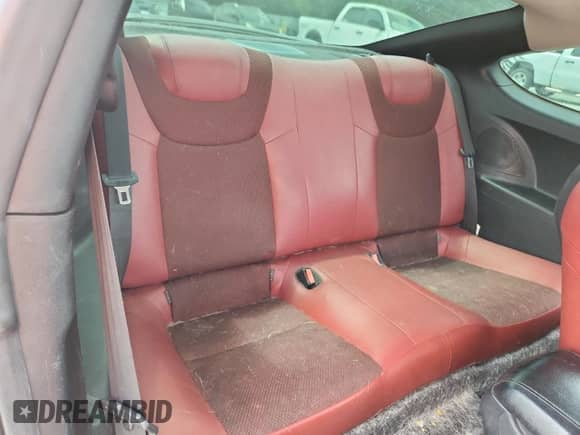 2010 Hyundai Genesis Coupe Track с VIN KMHHU6KH0AU004858, выставлен на аукционе Copart как лот 63600445 с пробегом 118 026 миль миль и Списание • Salvage title. История ставок и продаж доступна на DreamBid. Изображение 10.